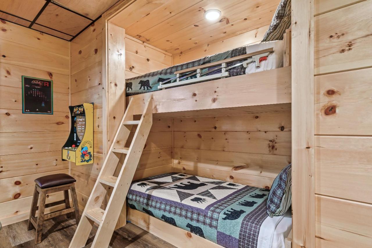 Mountains R Calling, Cozy Hideaway, King Beds, Hot-Tub, Arcade, Ev Ready Пиджен-Фордж Экстерьер фото