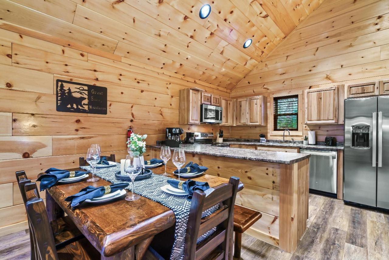 Mountains R Calling, Cozy Hideaway, King Beds, Hot-Tub, Arcade, Ev Ready Пиджен-Фордж Экстерьер фото